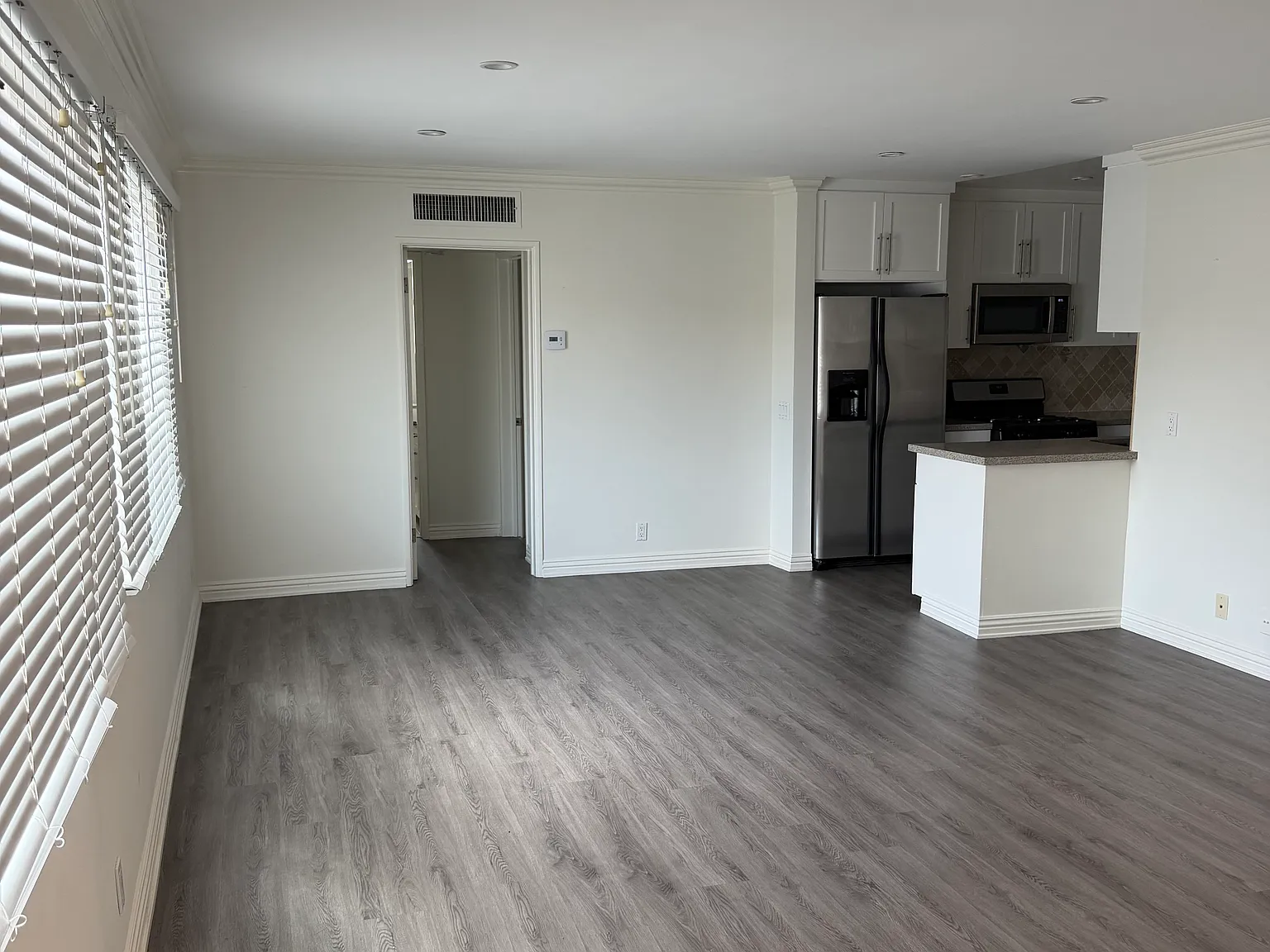 336 S Elm Dr — Photo 3