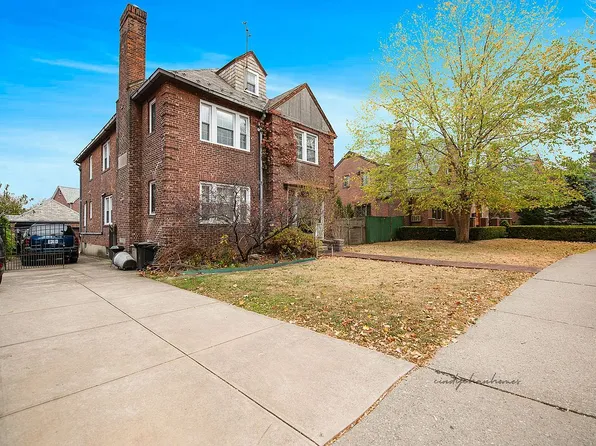 6387 Fitchett St, Rego Park, NY 11374