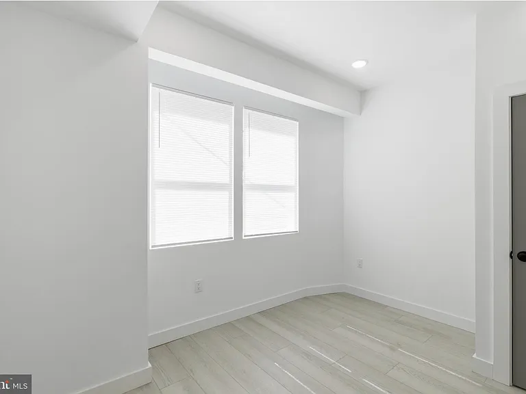 1023 W Orleans St — Photo 16