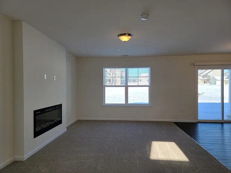 64 Rollins Ln — Photo 2