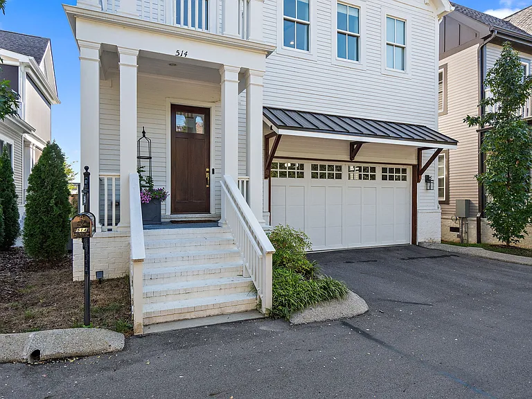 514 Hobbs Creek Dr — Photo 3
