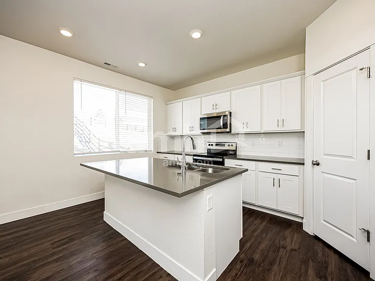 7608 Mardale Ln — Photo 4