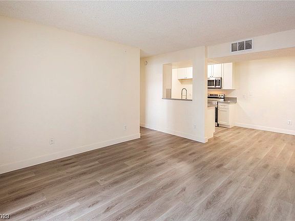 5th image of 211 Mission Laguna Ln APT 103