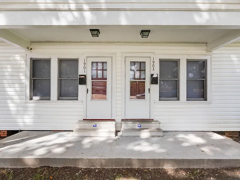 1901 W University Ave — Photo 14