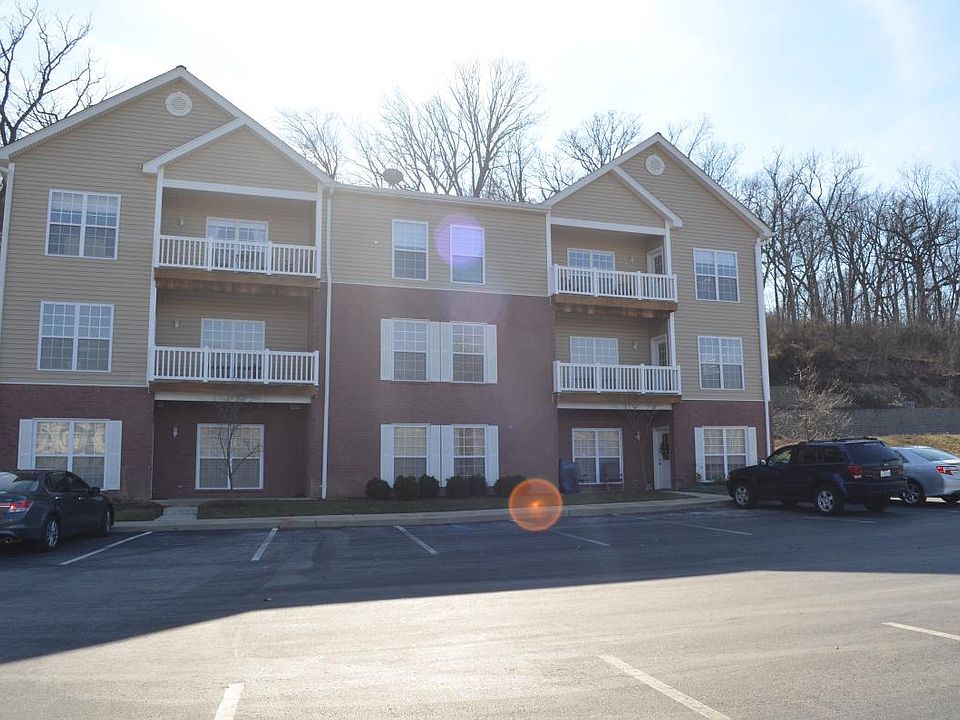 Quiet 12 unit privately owned condominium with well maintain