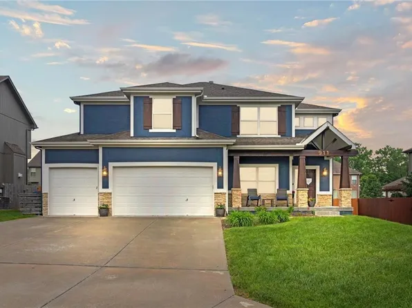 911 SW 35th Ter, Lees Summit, MO 64082