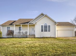 5732 Cobblestone Dr, North Branch, MI 48461