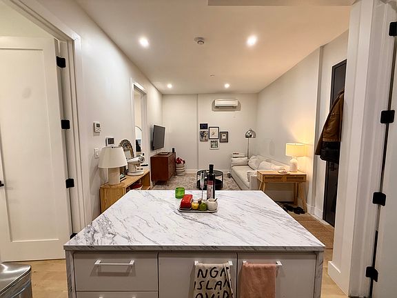 4th image of 141 Montrose Ave #3C
