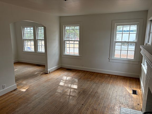 4th image of 1502 Hawkins Ave