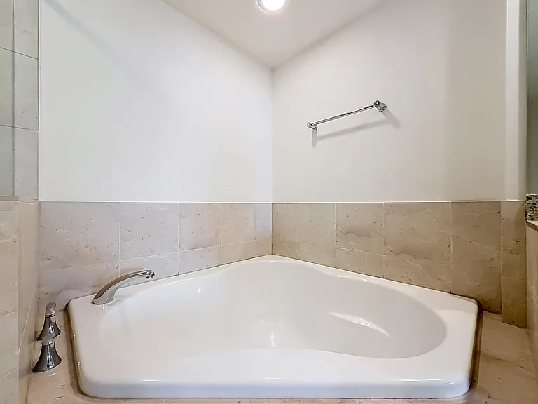610 W Las Olas Blvd #1819N — Photo 39