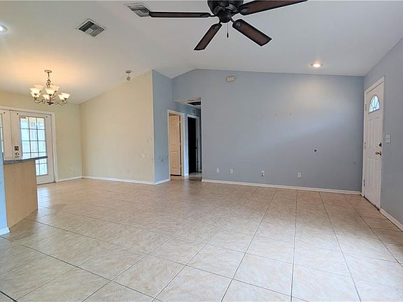 5th image of 3017 S Balsam CIR