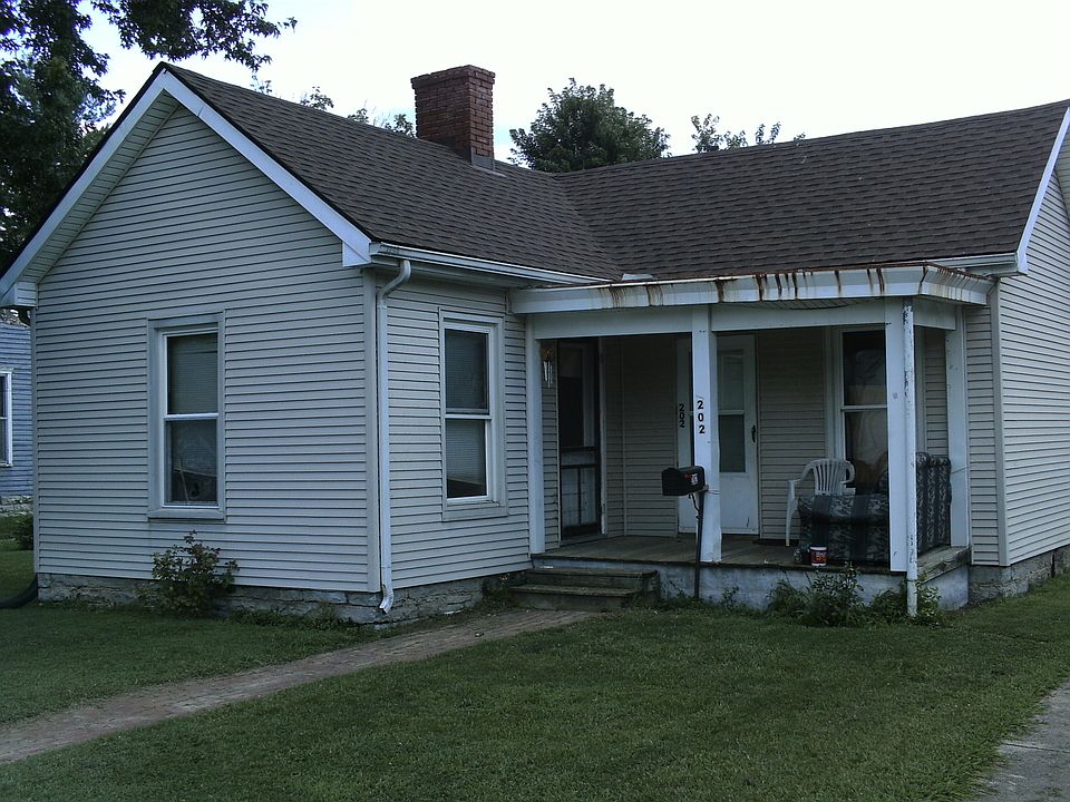 2nd image of 202 N Miller St