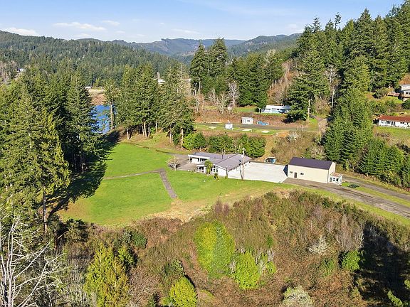 4th image of 94475 Golf Course Ln