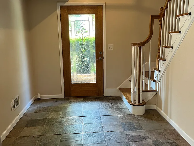235 Corinth Ct — Photo 3