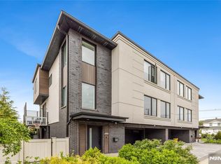 471 1st St #A, Palisades Park, NJ 07650
