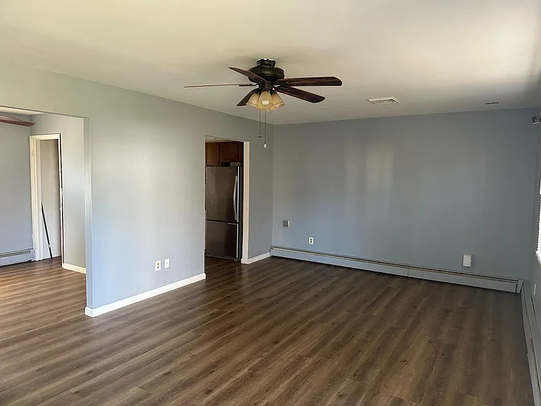 205 Fernwood Ln — Photo 2