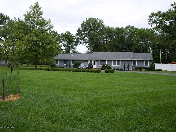 3rd image of 12 Sunnybank Dr