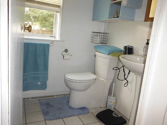 4th image of 312 Lounsbury Ave