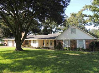 1320 Oaks End Rd, Bridge City, TX 77611