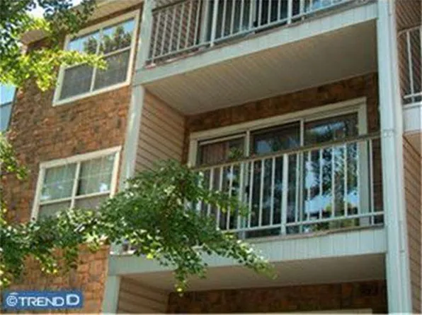 33 Hemlock Ct, Hamilton, NJ 08619