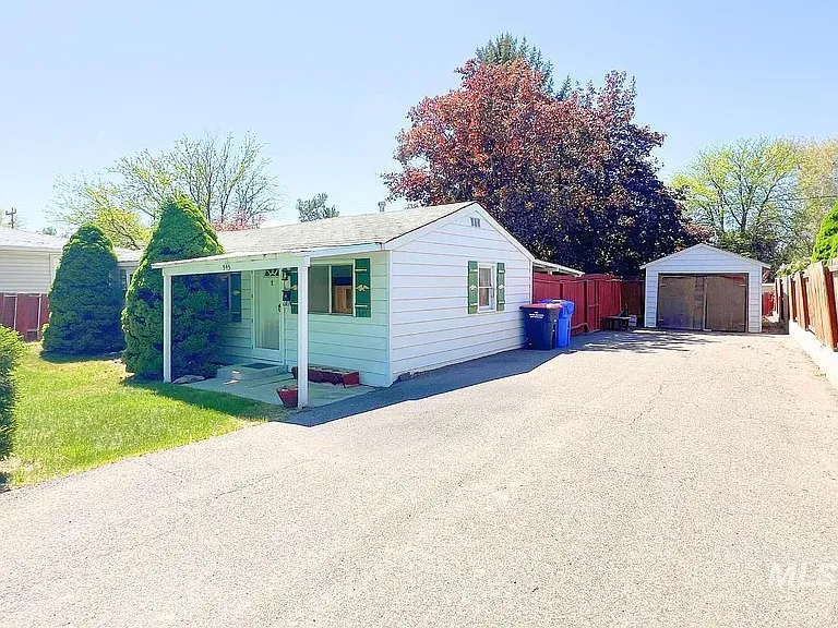 545 Madison St — Photo 8