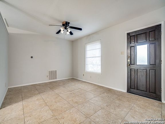 4th image of 2526 Waterford Dr