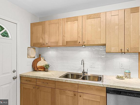 2nd image of 28 Melken Ct #7G