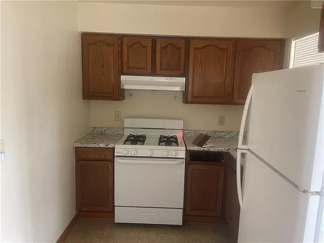 1402 Behrman Ave — Photo 3
