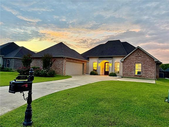 2nd image of 384 Lady Carolyn Cir