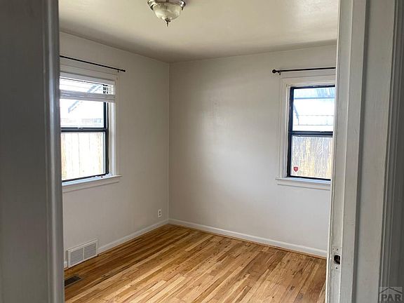 5th image of 1910 Rose Ln