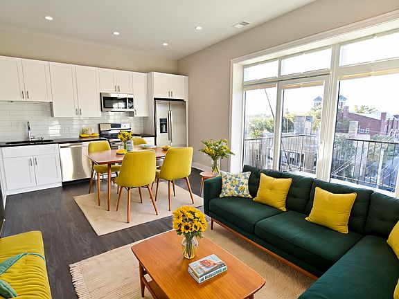 2nd image of 1730 W Greenleaf Ave #401