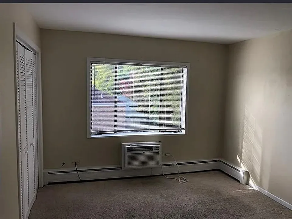 3453 W Bryn Mawr Ave #2B