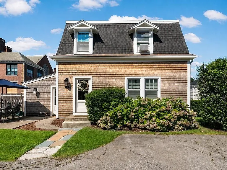 147 Evarts St — Photo 1