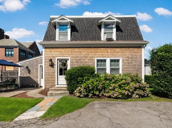 147 Evarts St, Newport, RI 02840