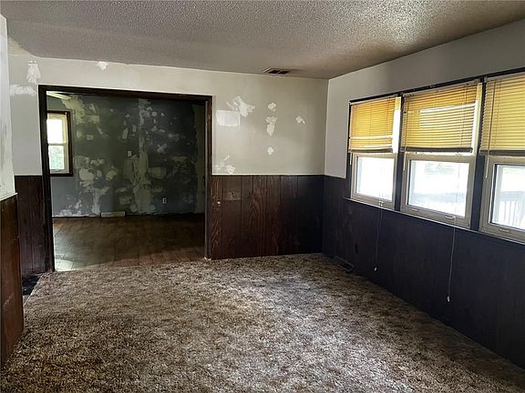 3rd image of 1204 Wornall Rd