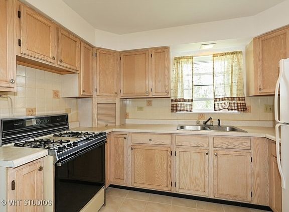 5th image of 24 King Arthur Ct