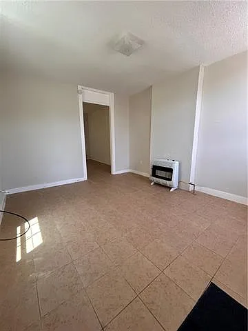 Studio, 1.0 bath, 800 sqft, $1,300 — Photo 2