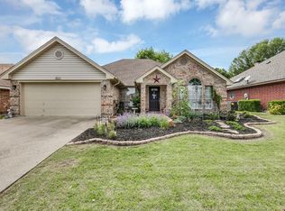 6813 Hadley Dr, North Richland Hills, TX 76182