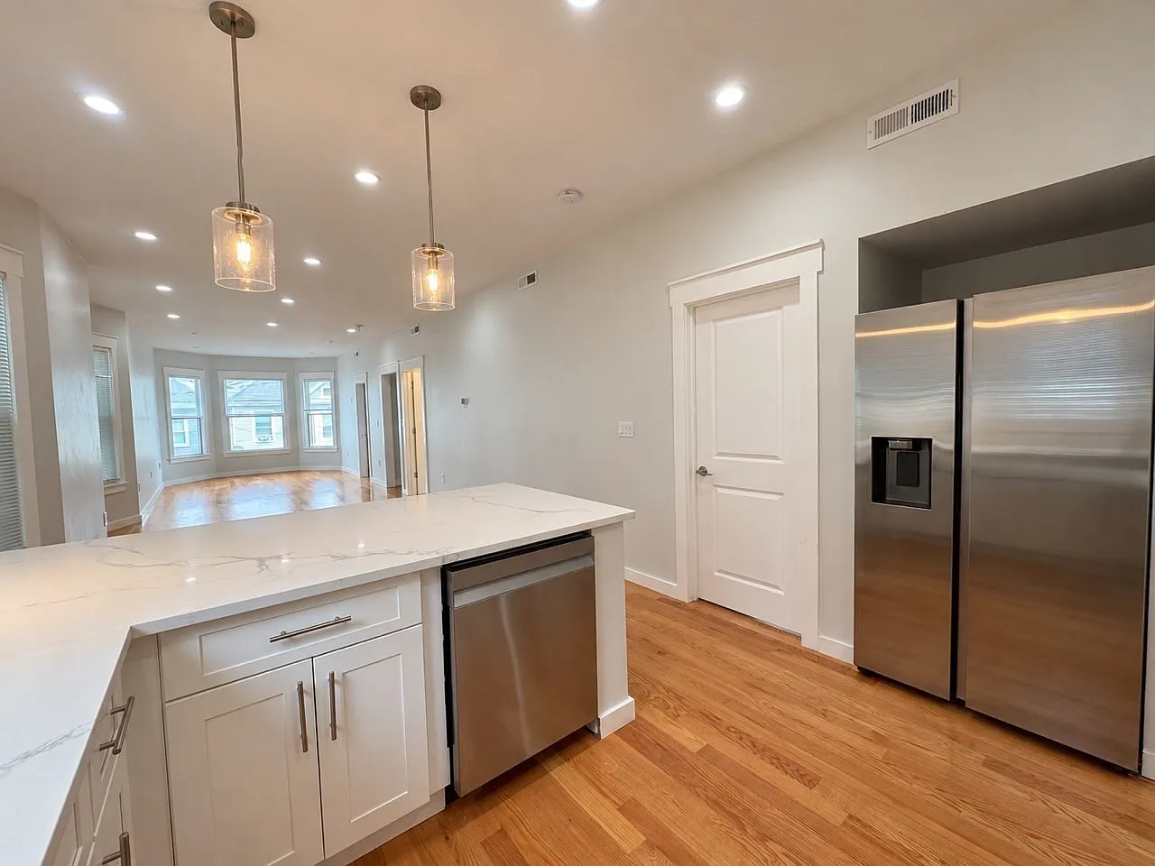2 bed, 2.0 bath, 1200 sqft, $3,495 — Photo 3