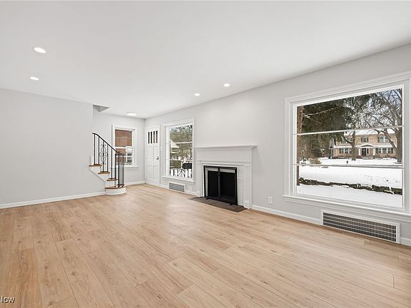 2nd image of 934 Stuart Dr