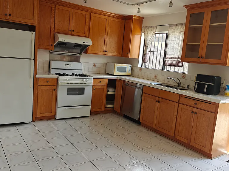 8280 Rush St — Photo 32