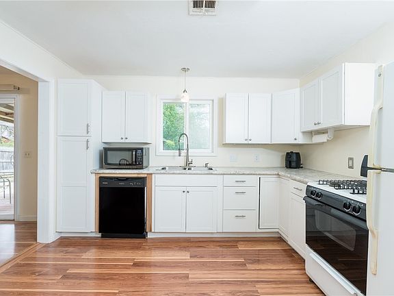 5th image of 1138 N Sang Ave