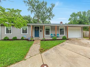1923 Easton Pl, Saint Charles, MO 63301
