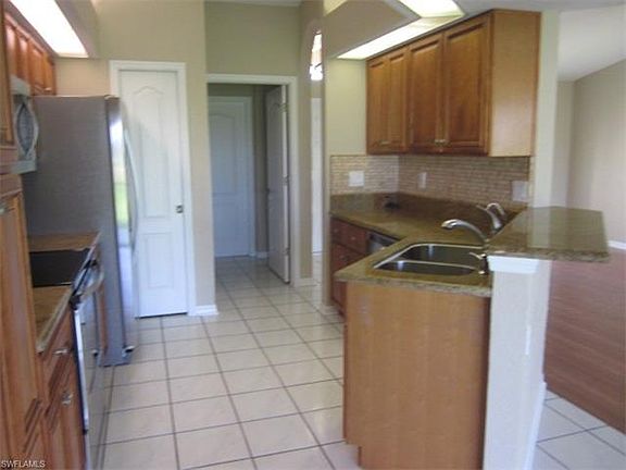 4th image of 1106 SW 46th Ter