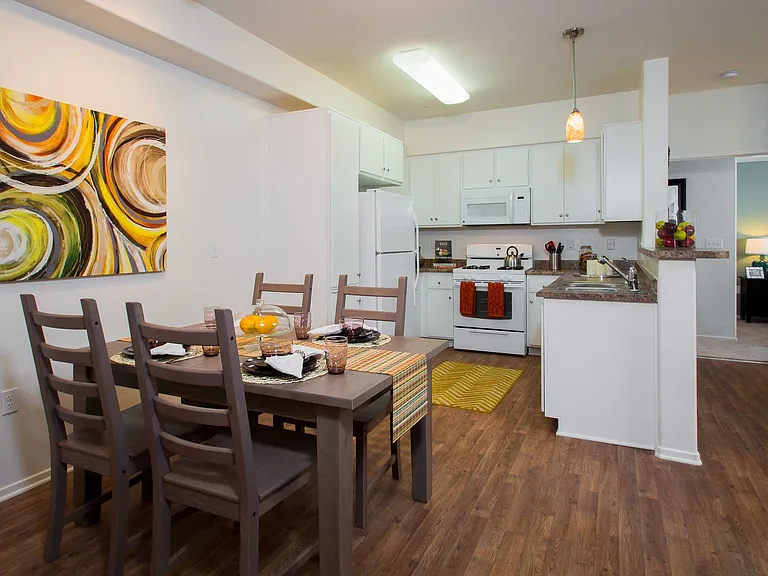 Avila Apartment Homes — Photo 30