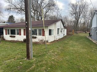 438 N Shore Dr, Crystal, MI 48818