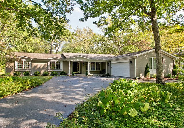 1st image of 67 Oakwood Ln