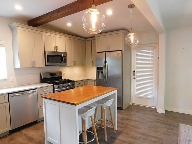 2252 Howard Dr — Photo 13