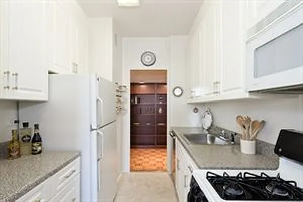 Rented by Douglas Elliman | media 20