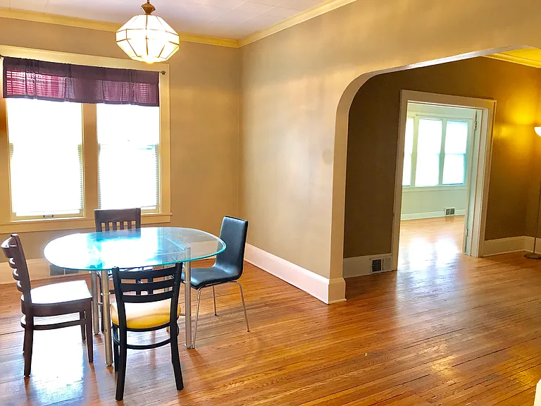 584 Rose Ave E #1 — Photo 9
